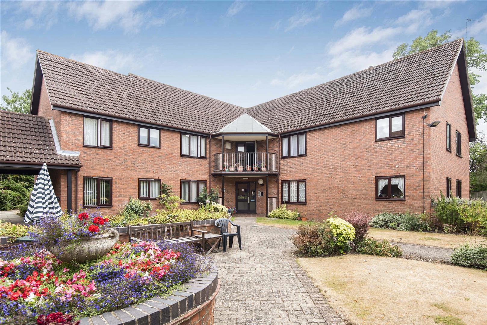 Chiltern Court St. Barnabas Road Emmer Green house for sale in Reading