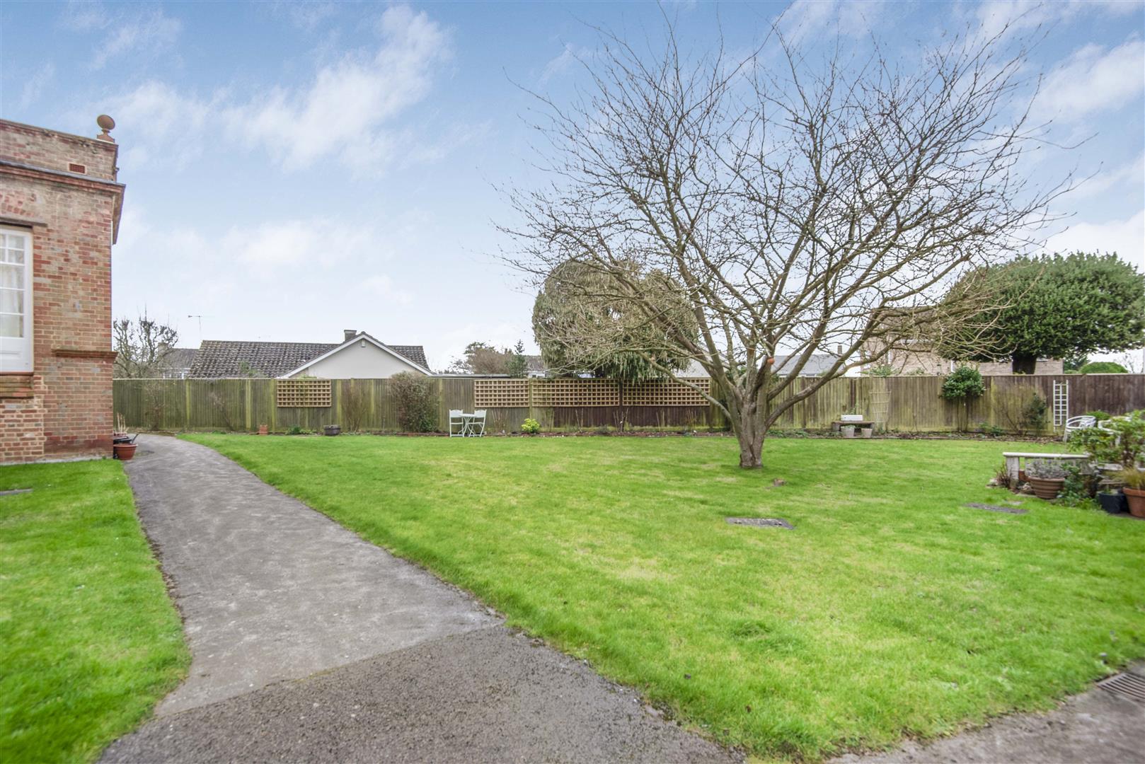 Rosehill House Peppard Road Emmer Green Apartment for sale in Reading