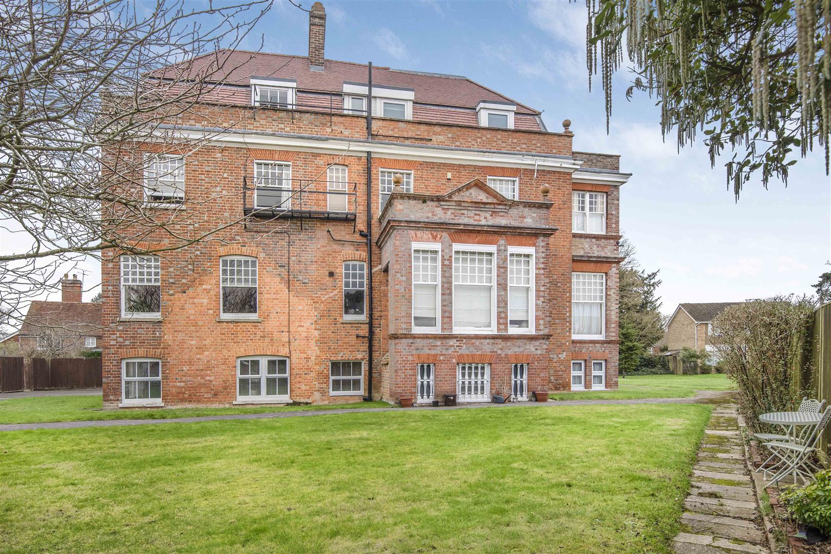 Rosehill House Peppard Road Emmer Green Apartment for sale in Reading