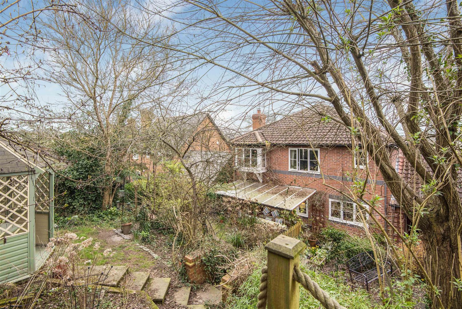 Winterberry Way Caversham Heights house for sale in Reading