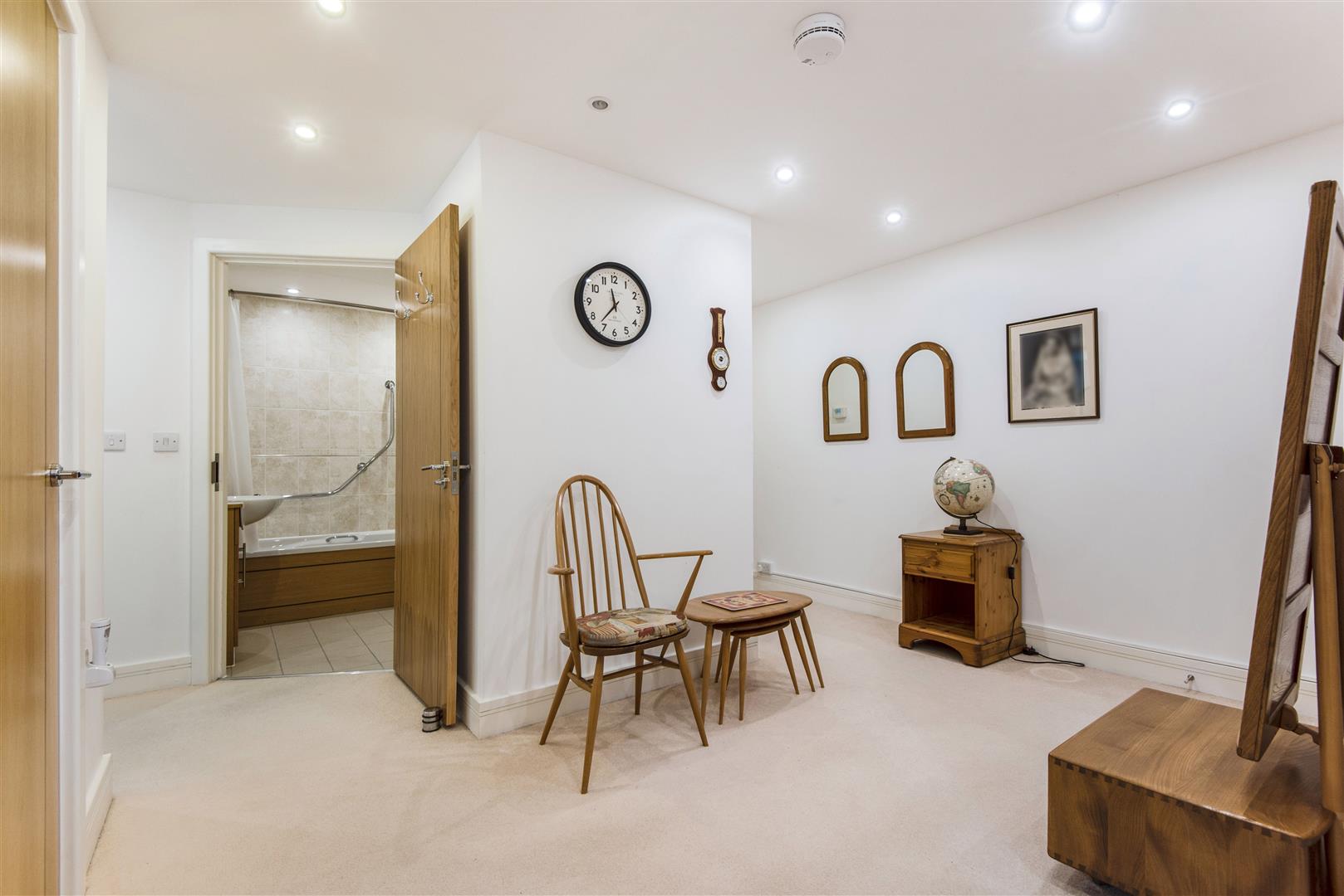 Crayshaw Court Caversham Apartment for sale in Reading