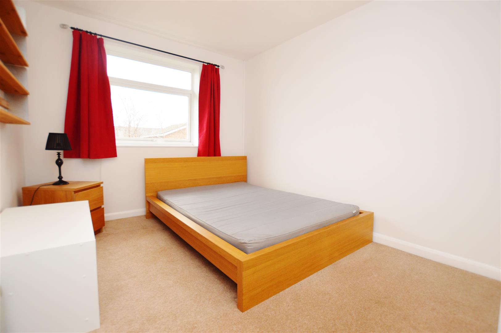 Valerie Court Bath Road Apartment to let in Reading