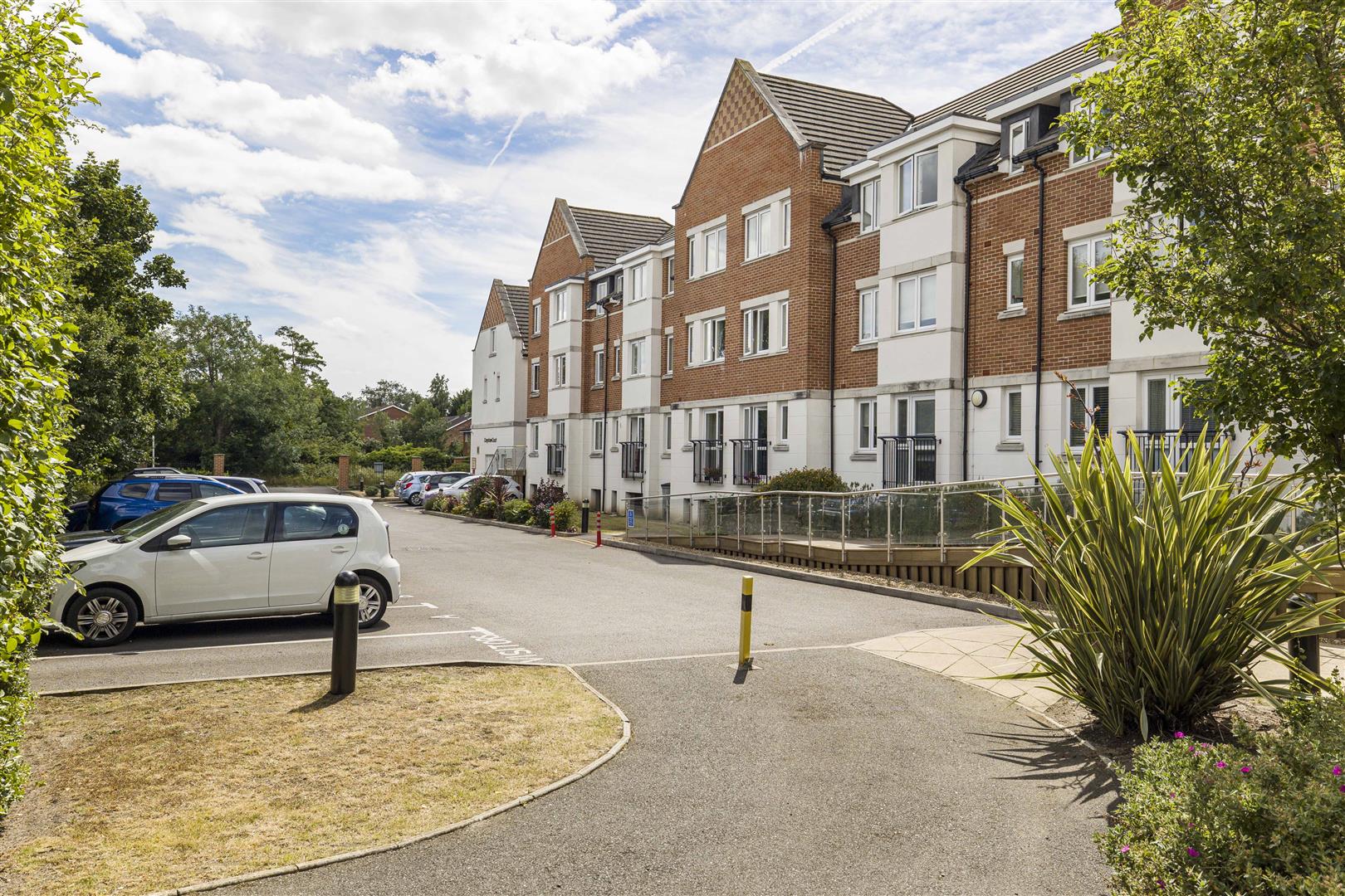 Crayshaw Court Caversham Apartment for sale in Reading