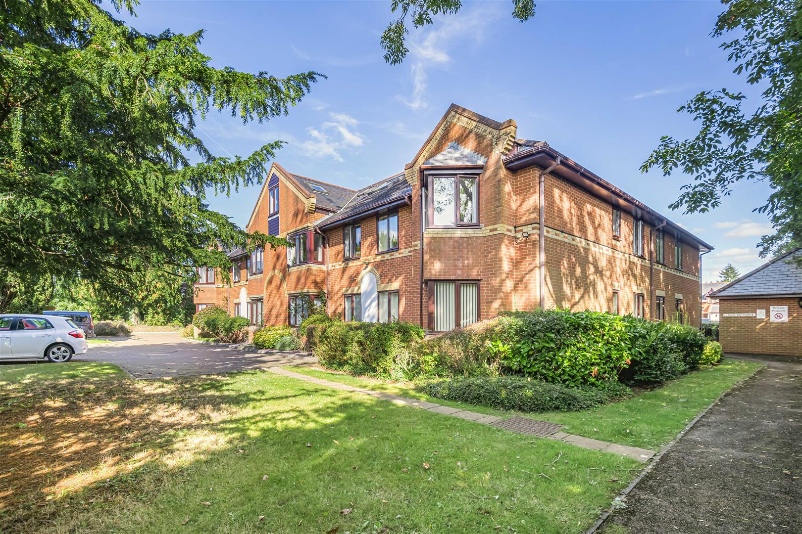 Regency Heights Caversham Apartment for sale in Reading