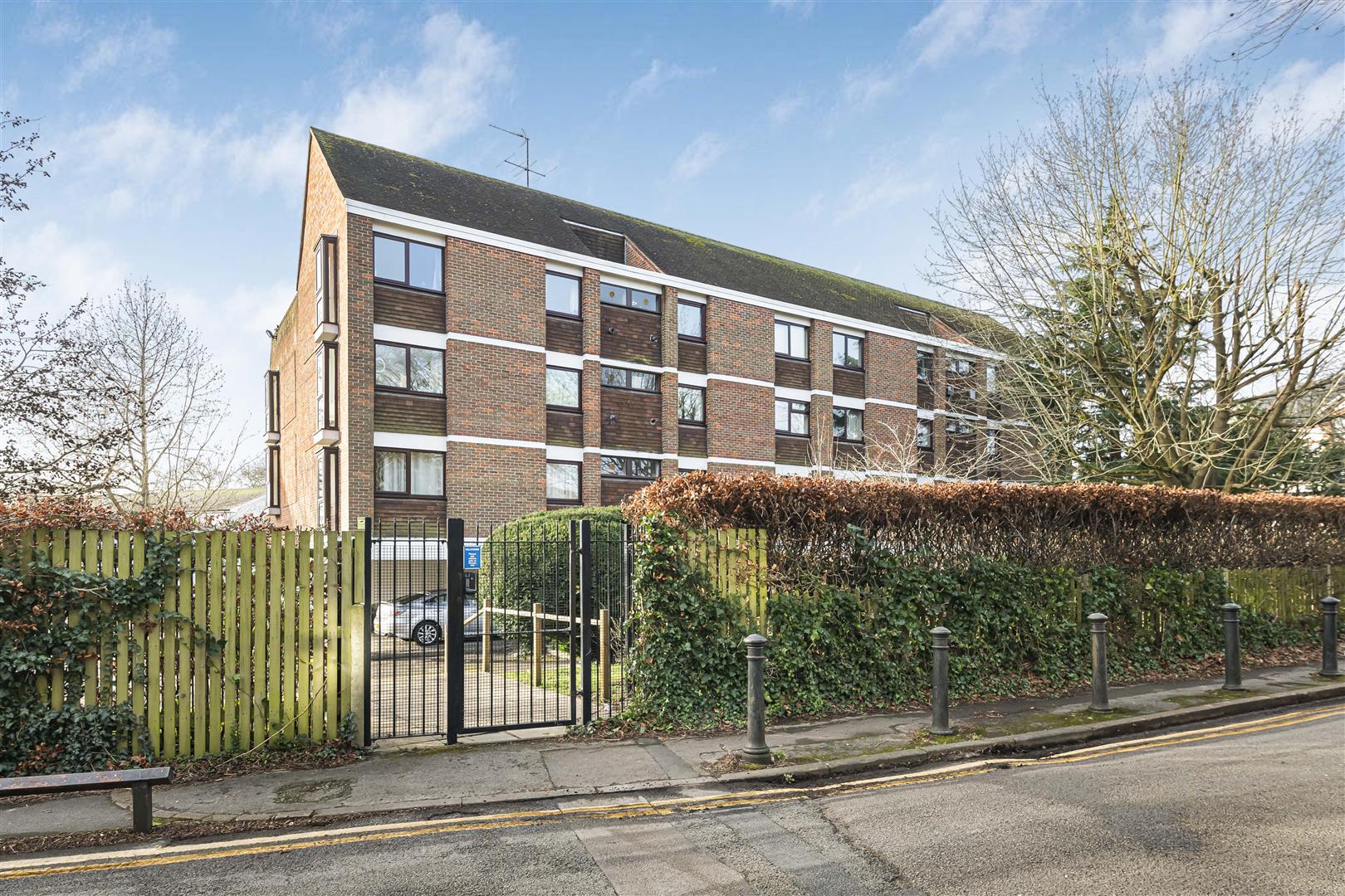 Riverside Court Caversham Apartment for sale in Reading