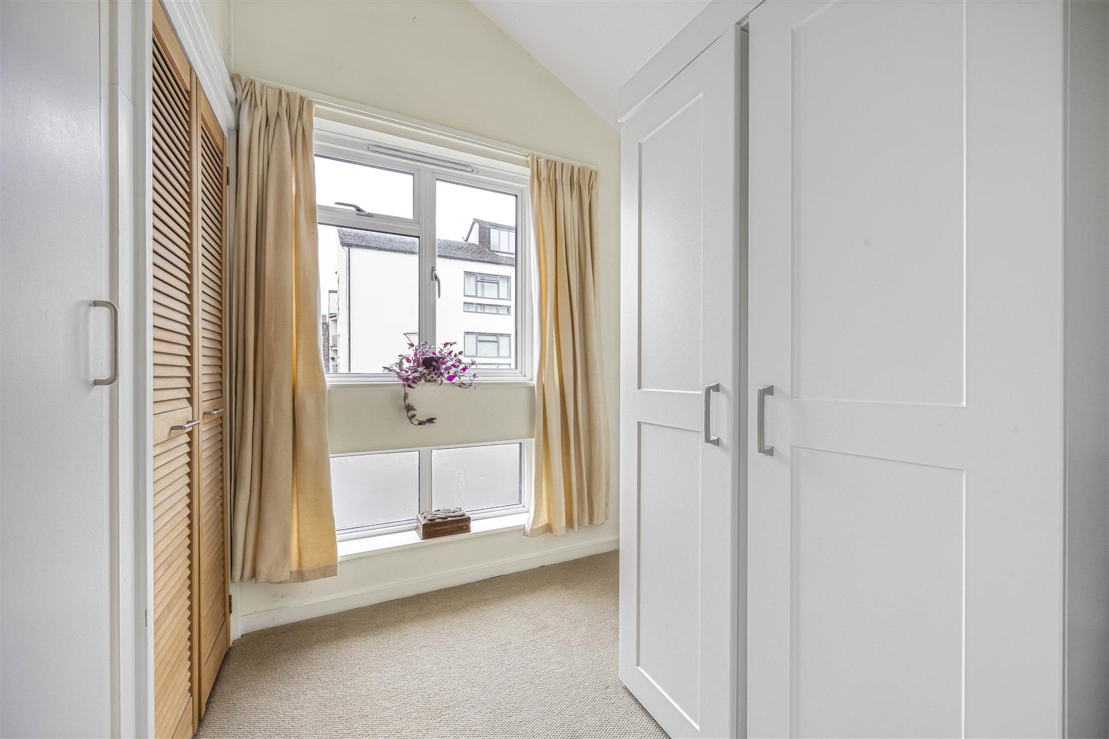 Field View Caversham Terraced House for sale in Reading