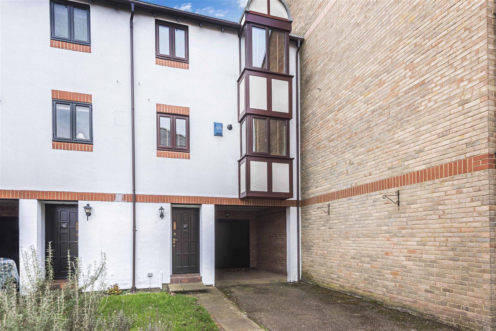 Heron Island Caversham Town House for sale in Reading