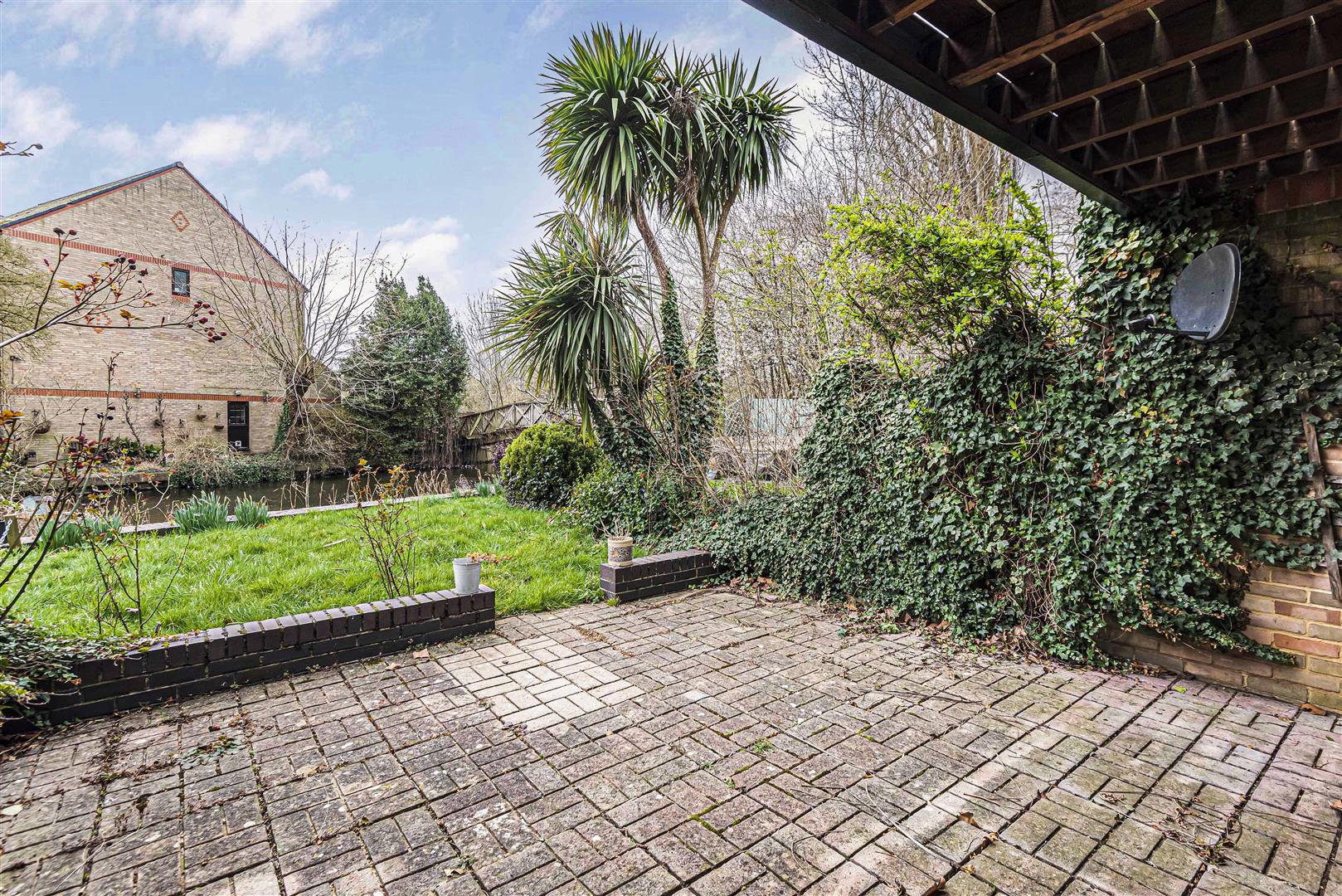 Heron Island Caversham Town House for sale in Reading