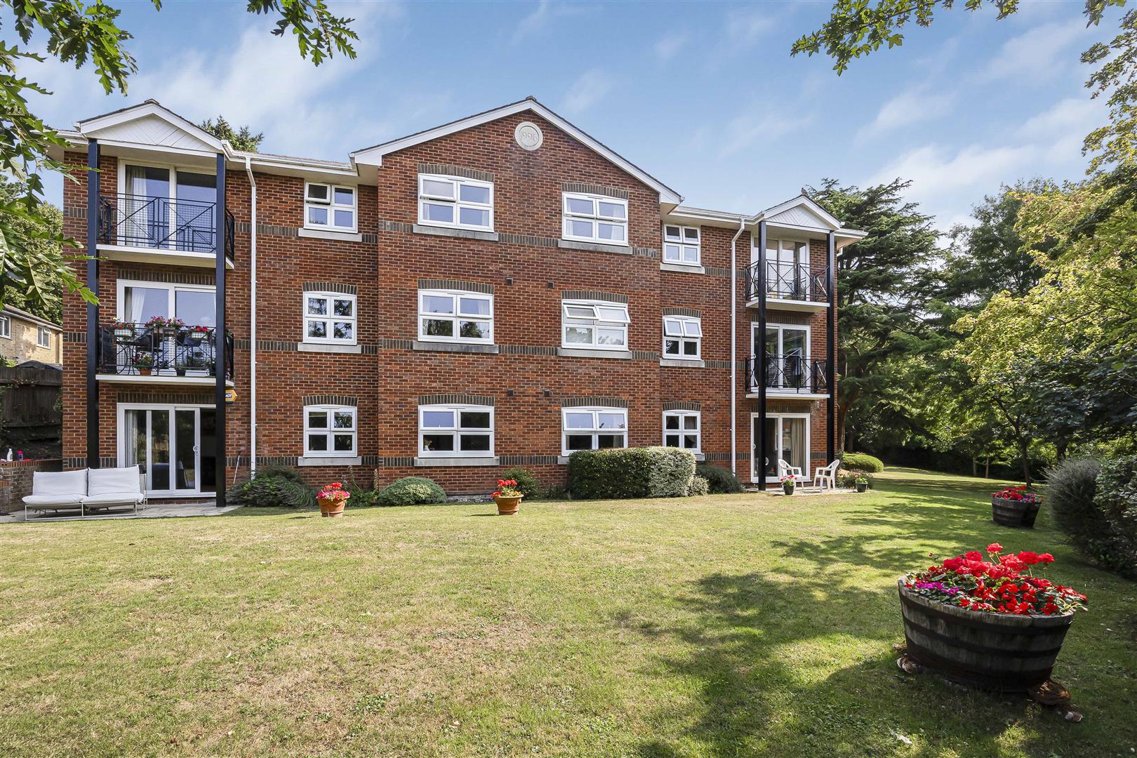 17 Warren House Court St. Peters Avenue Caversham Apartment for sale in Reading
