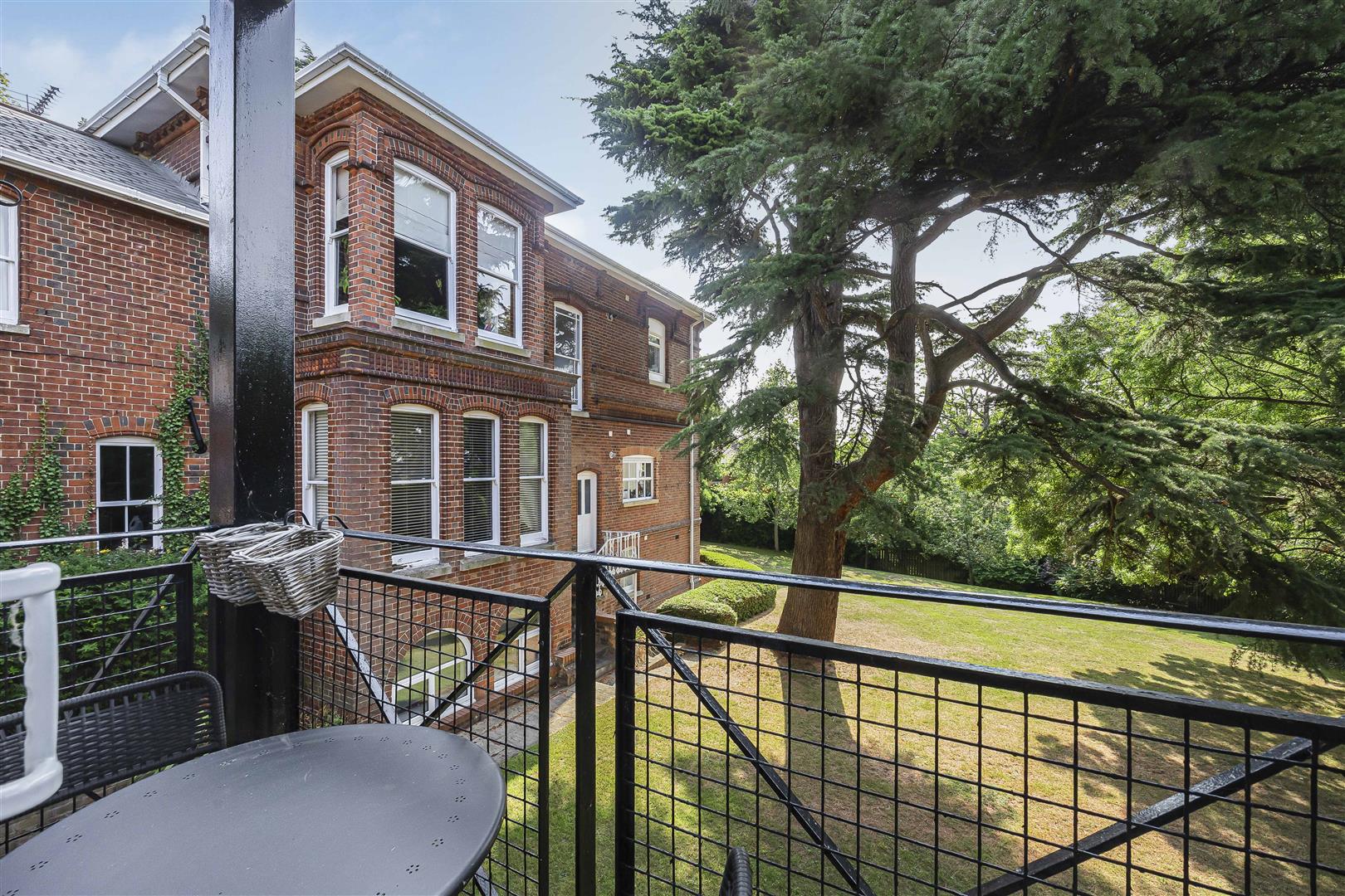 17 Warren House Court St. Peters Avenue Caversham Apartment for sale in Reading