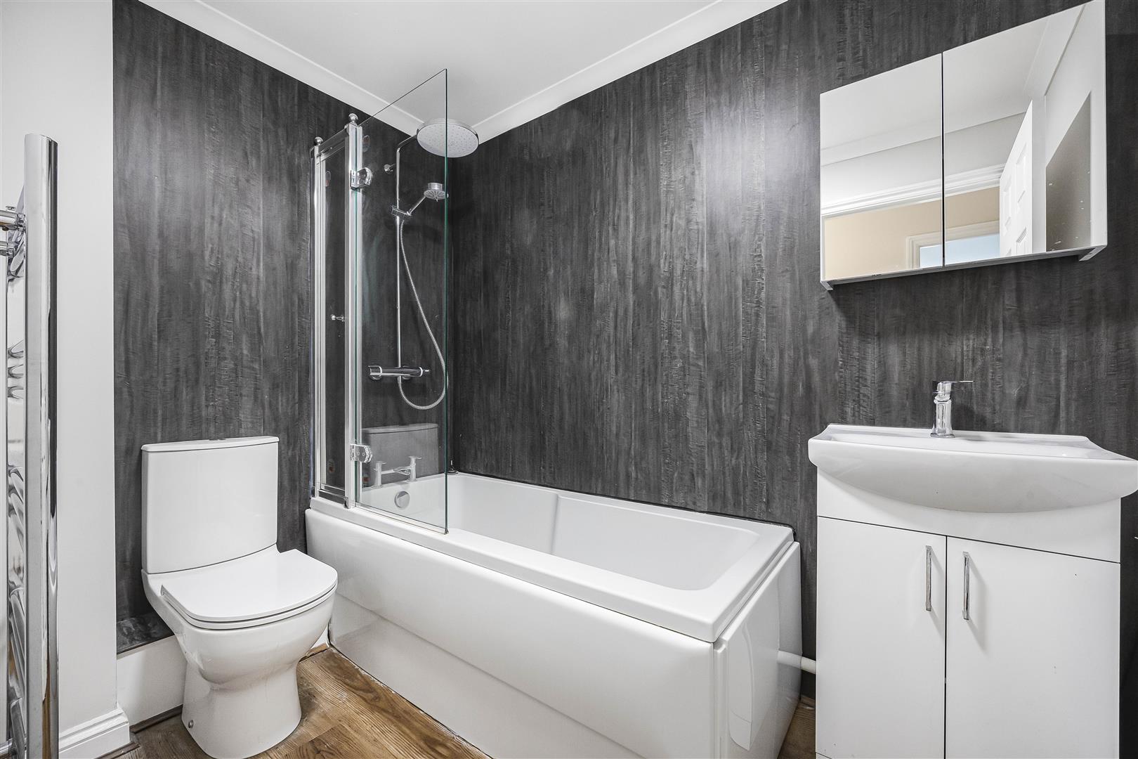 17 Warren House Court St. Peters Avenue Caversham Apartment for sale in Reading