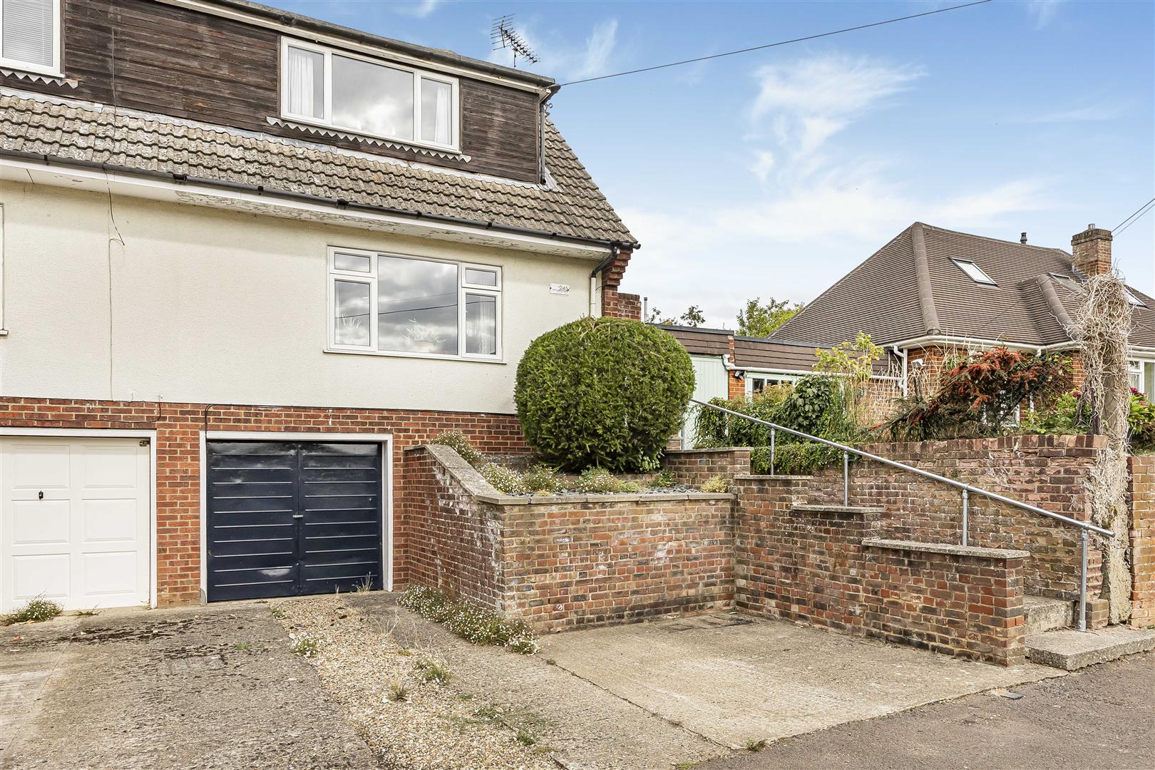 Hemdean Road Caversham Semi-Detached House for sale in Reading