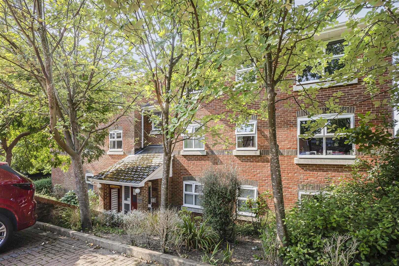 17 Warren House Court St. Peters Avenue Caversham Apartment for sale in Reading