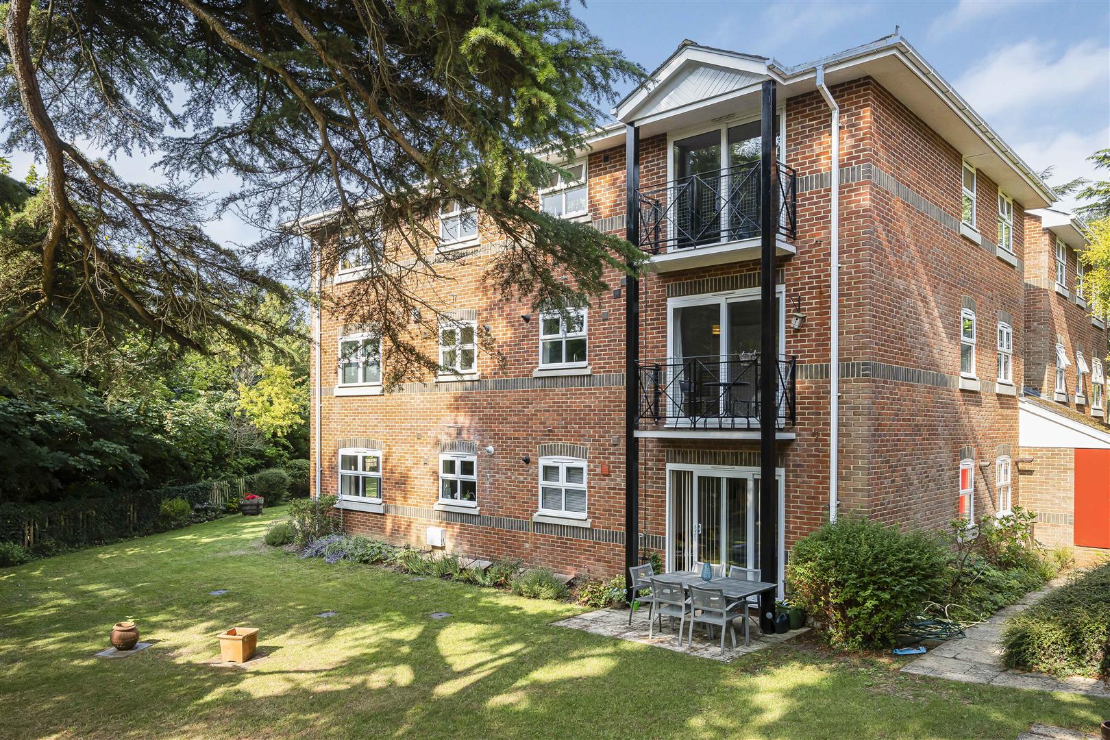 17 Warren House Court St. Peters Avenue Caversham Apartment for sale in Reading