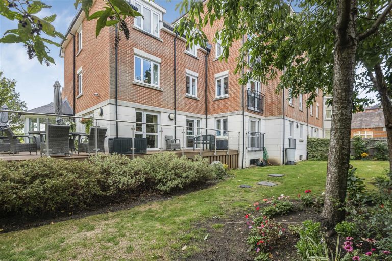 Crayshaw Court, Abbotsmead Place, Caversham, Reading