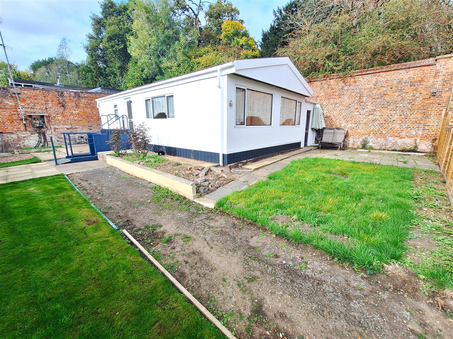 Harveys Nurseries Emmer Green house for sale in Reading