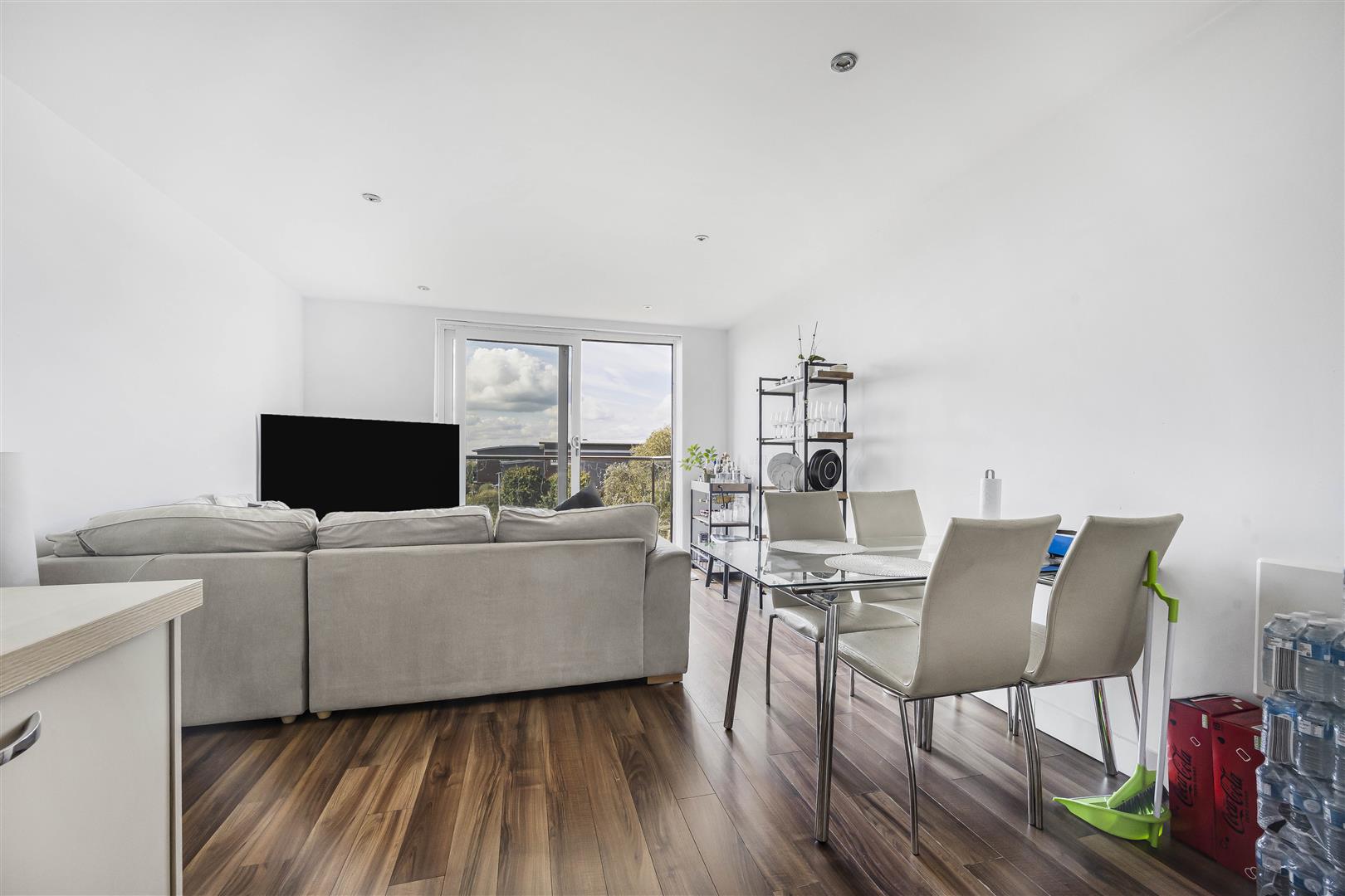 Cygnet House Drake Way Flat for sale in Reading