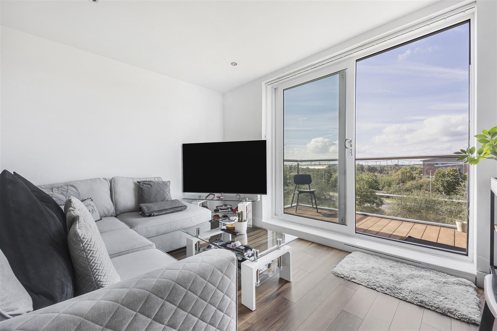 Cygnet House Drake Way Flat for sale in Reading