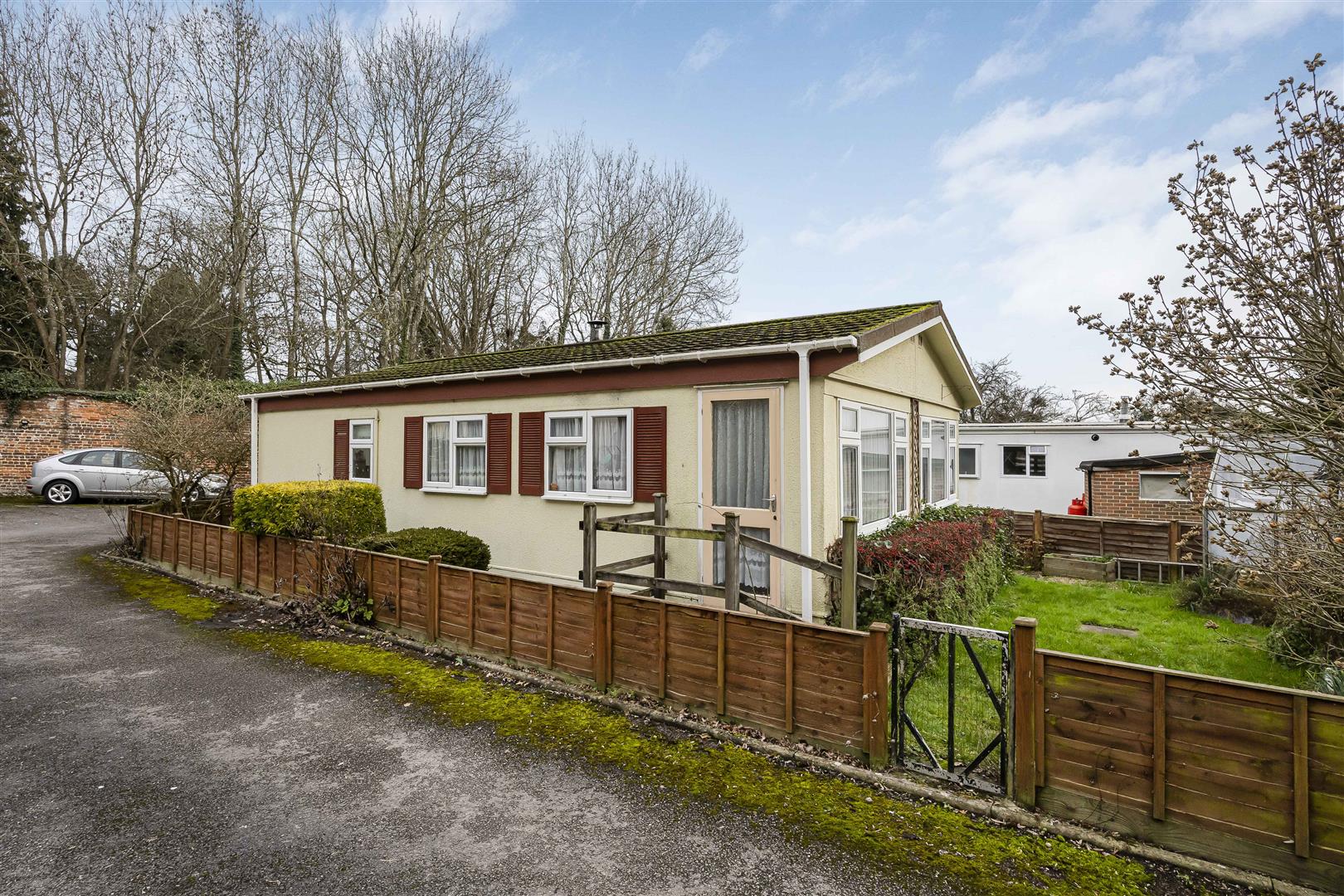 Peppard Road Emmer Green house for sale in Reading
