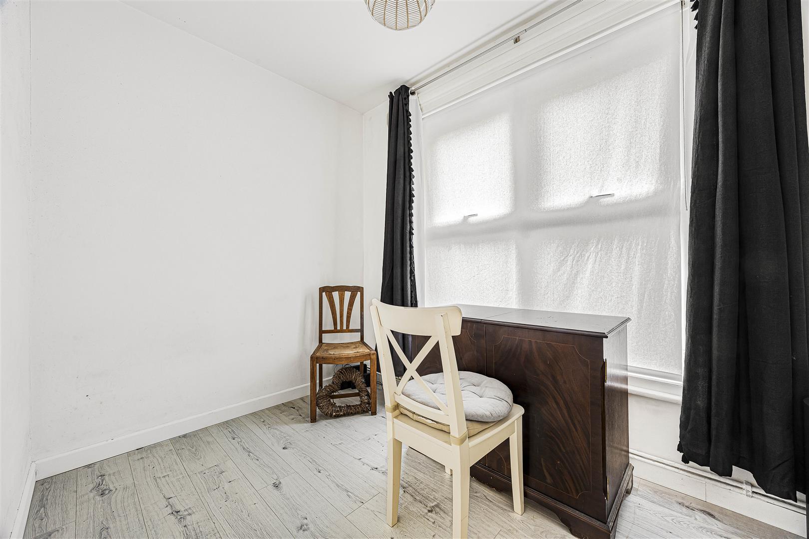 16 St. Annes Road Caversham Maisonette for sale in Reading