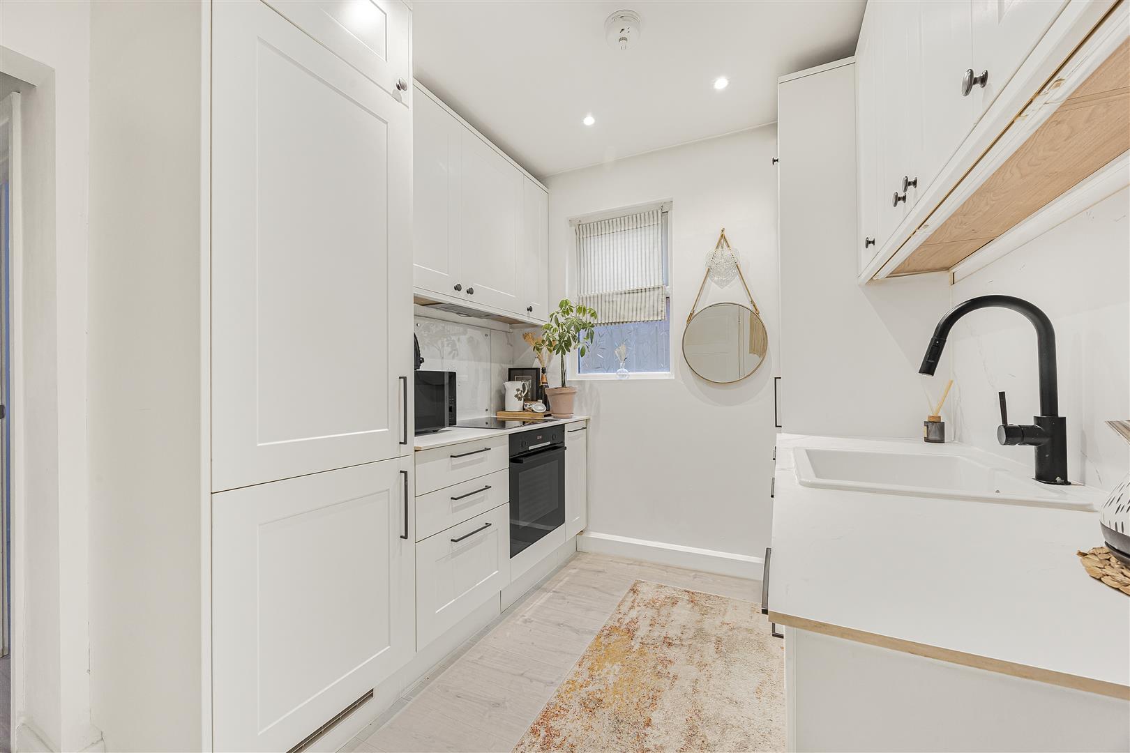16 St. Annes Road Caversham Maisonette for sale in Reading