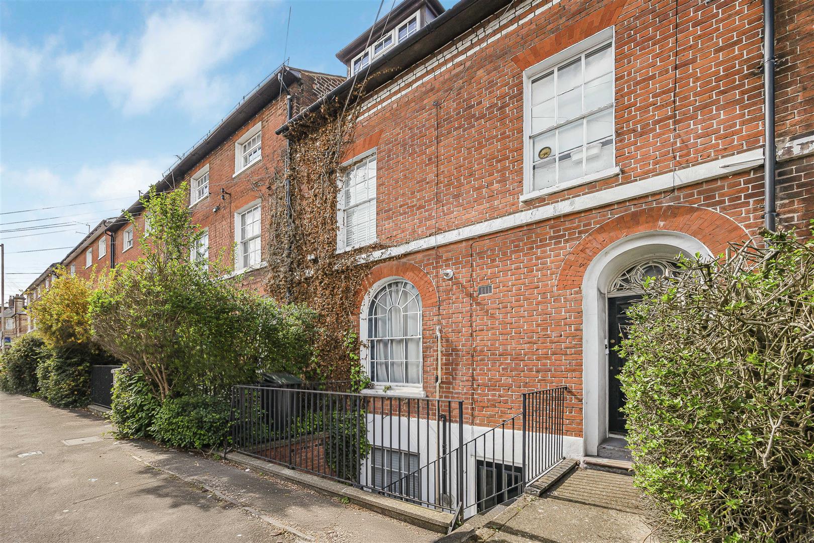 Russell Street  Flat for sale in Reading