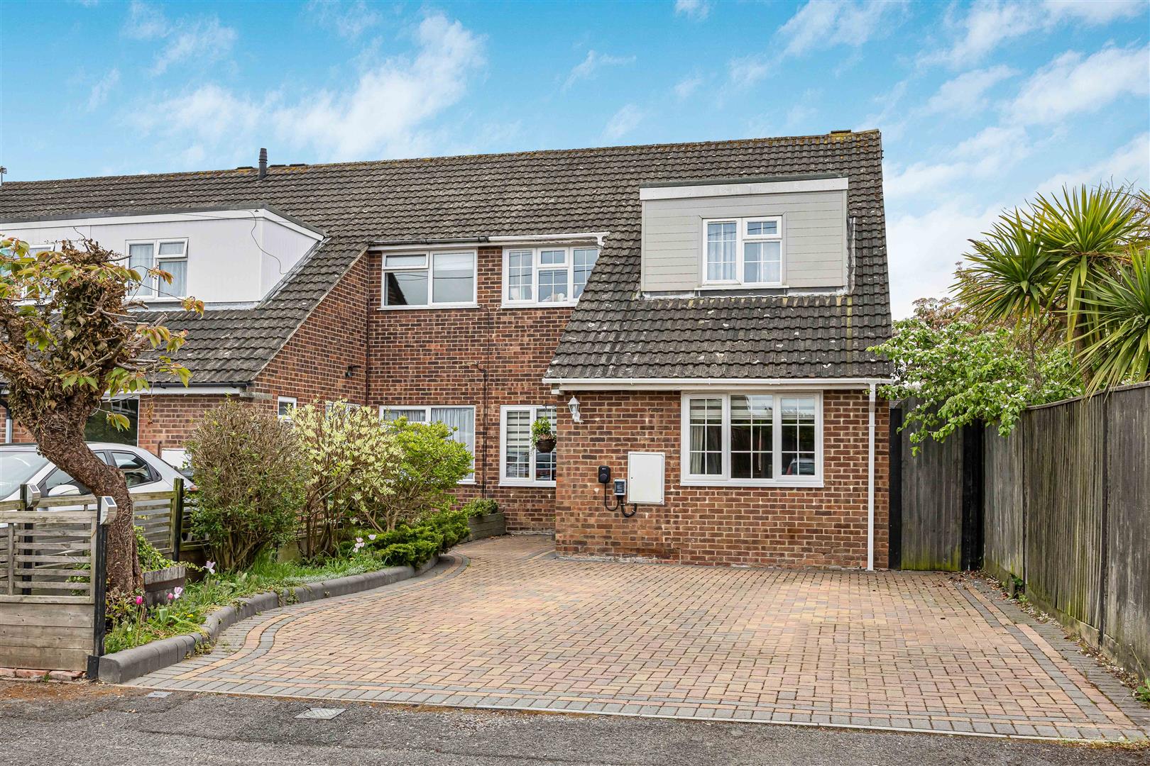 Ashwood Close Tilehurst Semi-Detached House for sale in Reading