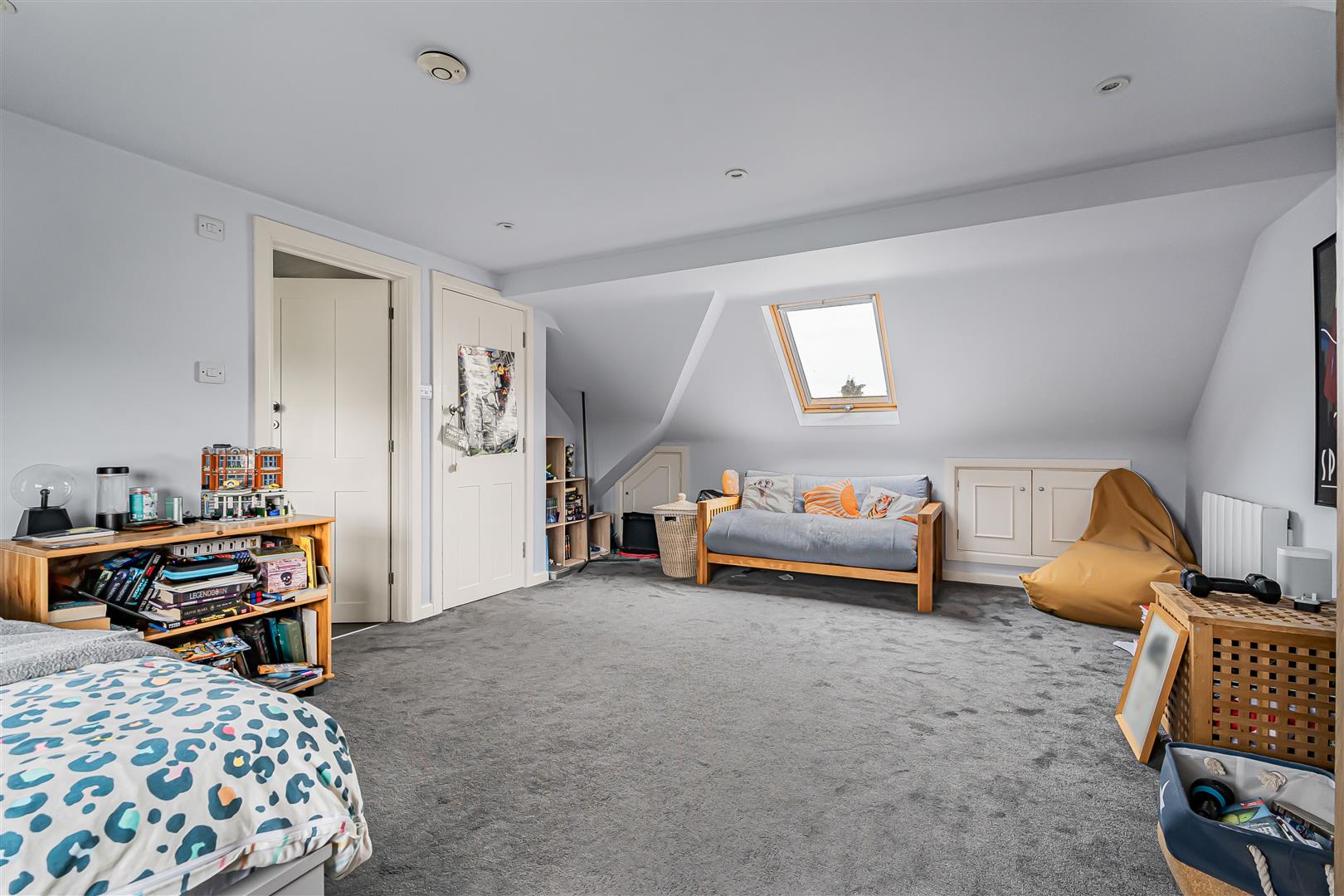 Woodcote Way Caversham Semi-Detached House for sale in Reading