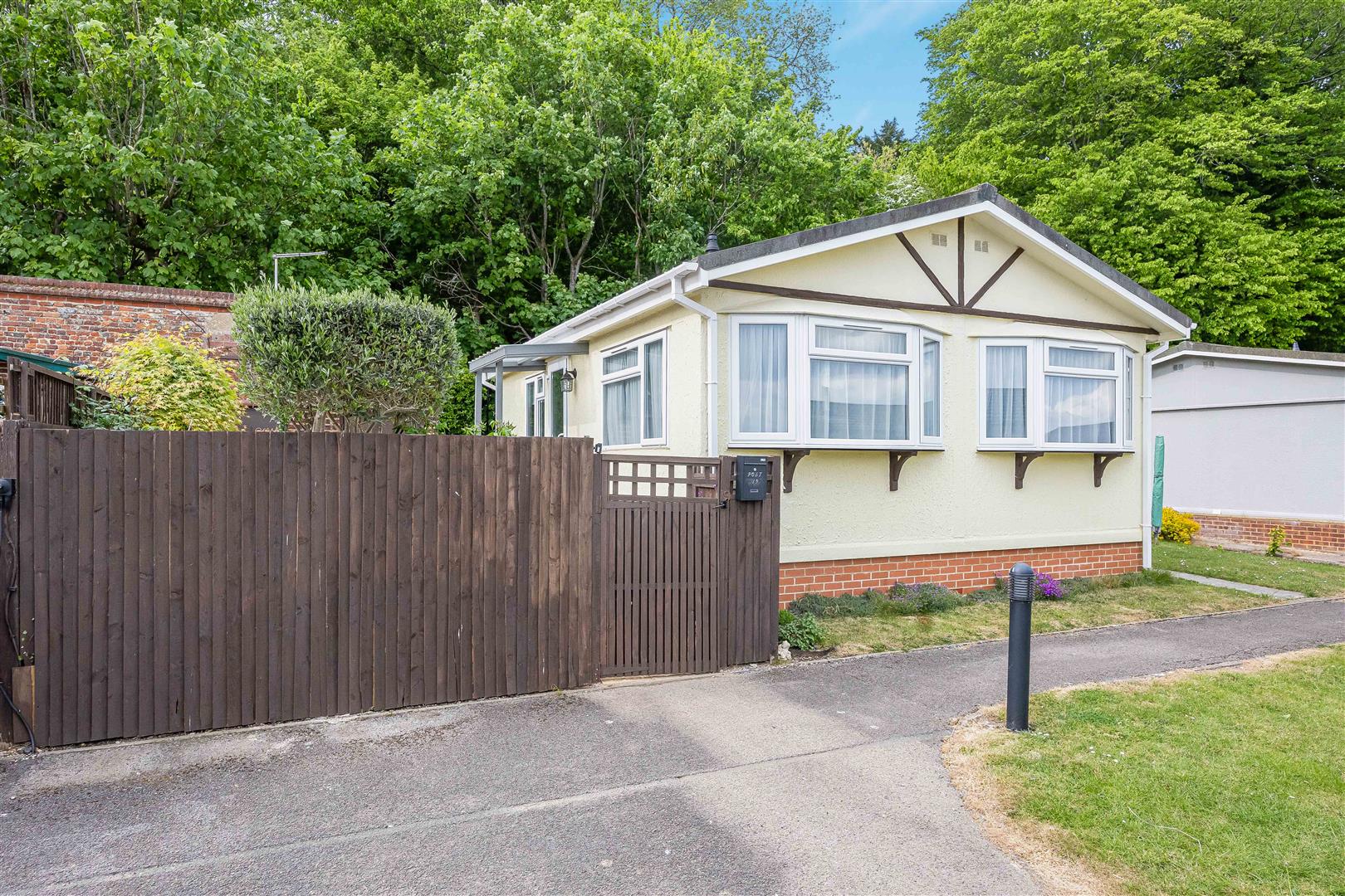 Peppard Road Emmer Green house for sale in Reading