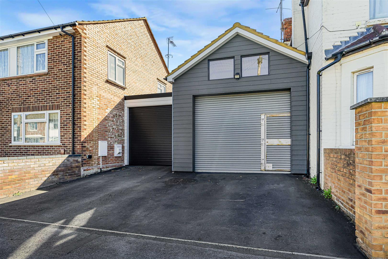 Send Road Caversham Link Detached House for sale in Reading