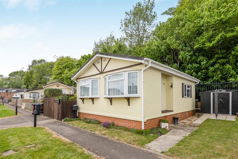 Peppard Road, Emmer Green, Reading