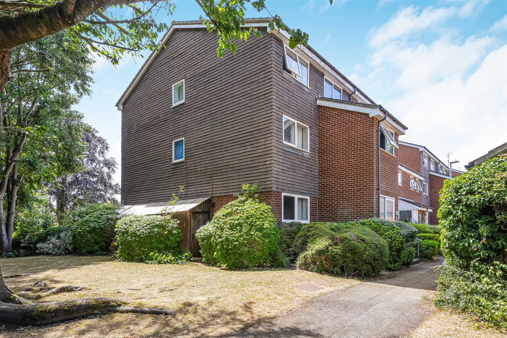 Crendon Court Caversham Apartment for sale in Reading