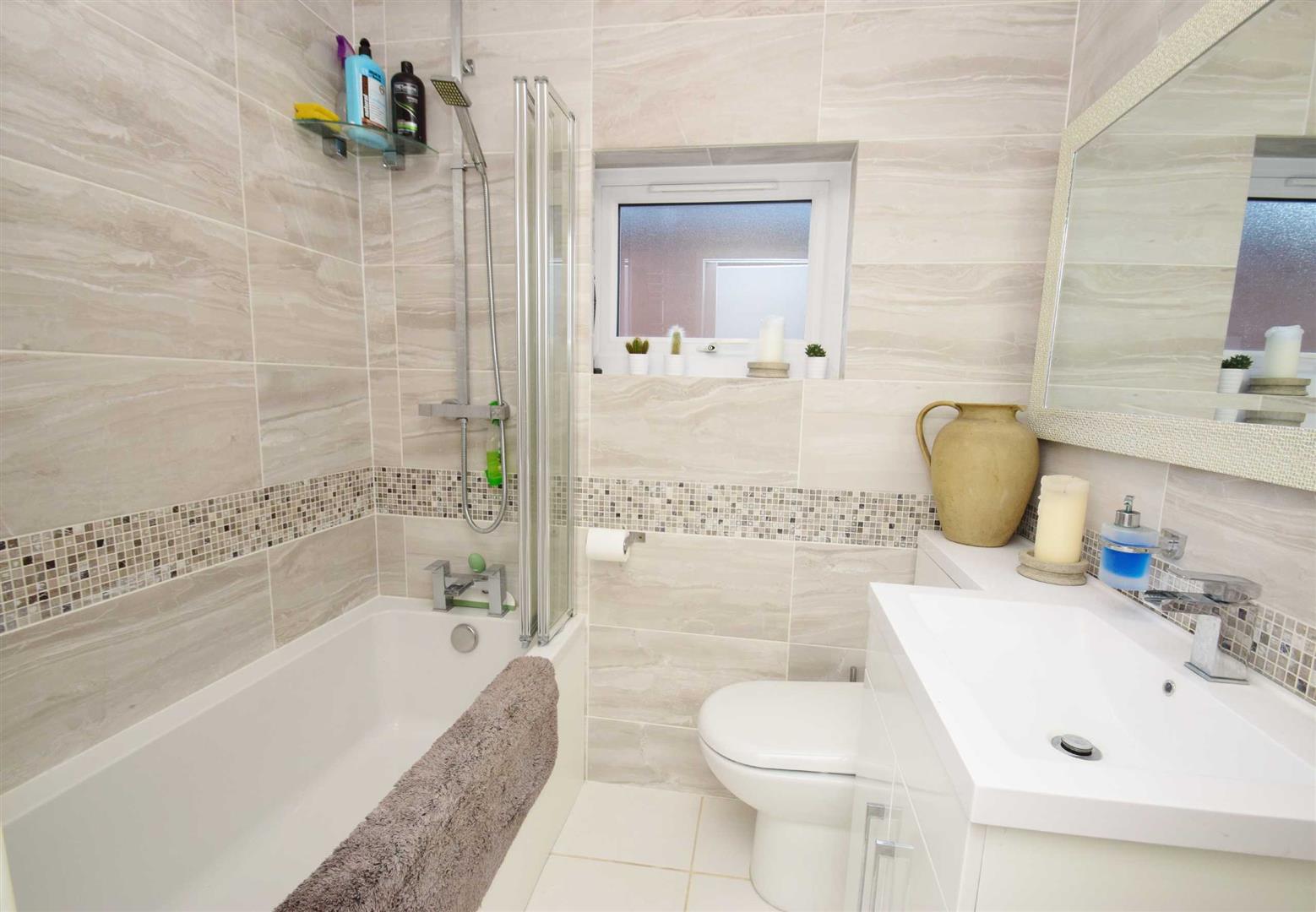 York Road  Terraced House to let in Reading