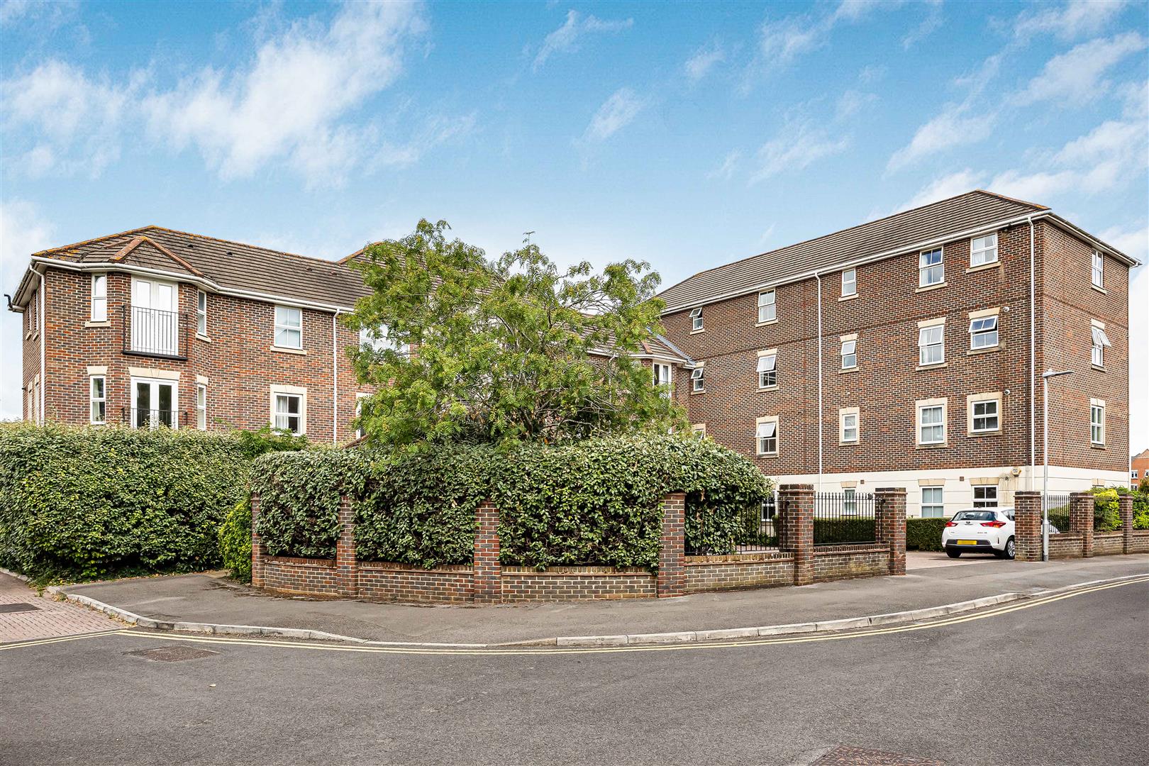 Abbotsmead Place Caversham Flat for sale in Reading