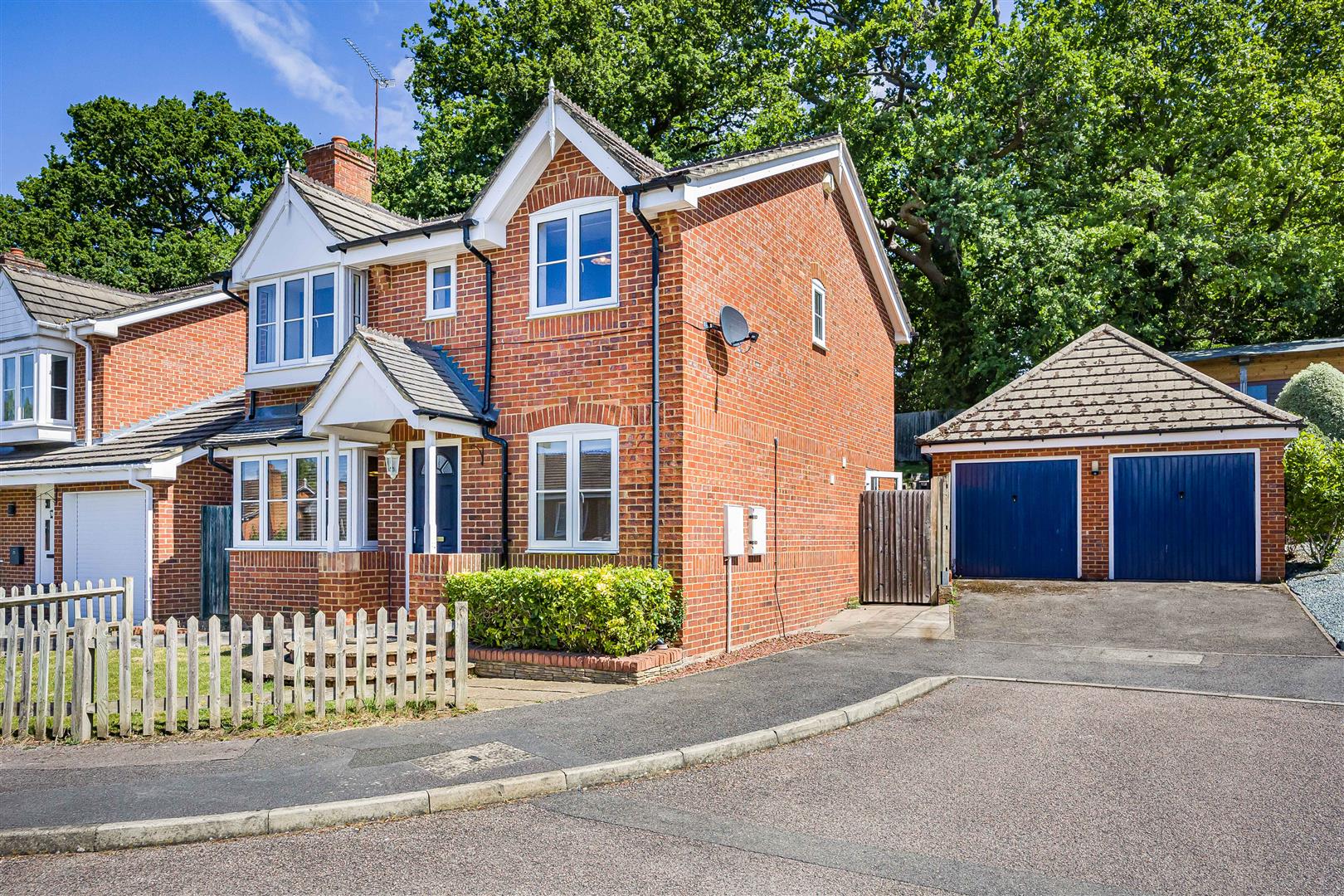 Morlais Emmer Green Detached House for sale in Reading