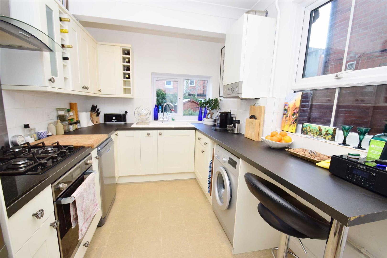 York Road  Terraced House to let in Reading