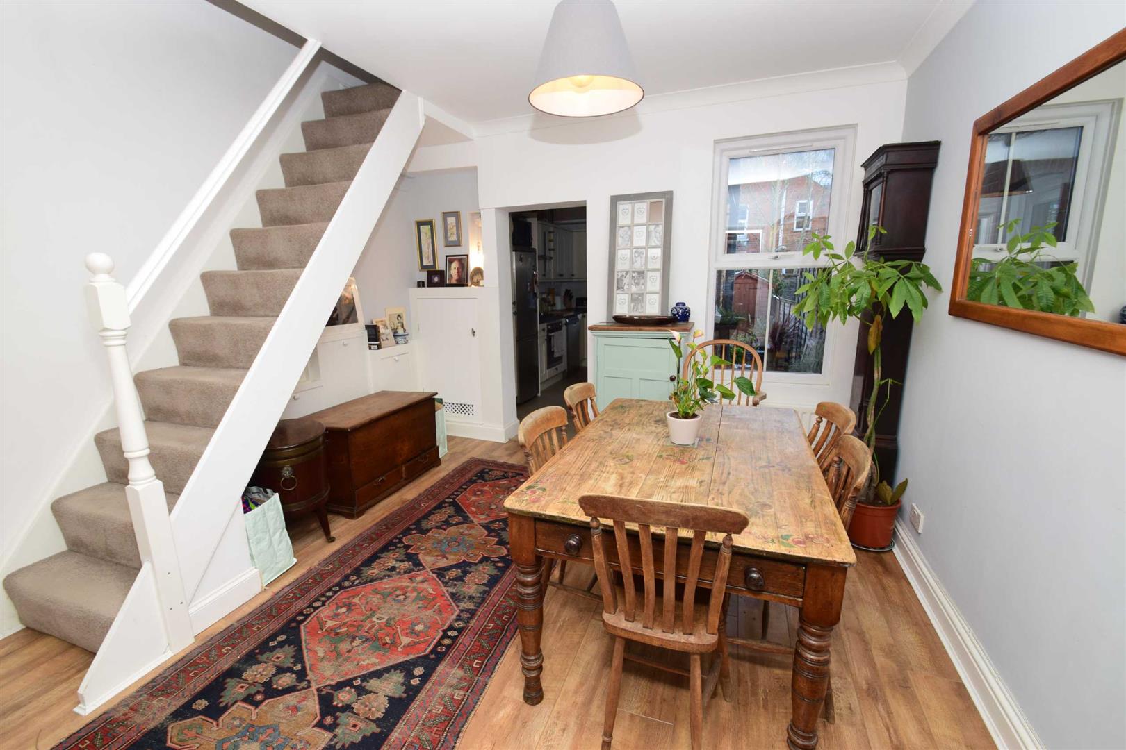 York Road  Terraced House to let in Reading