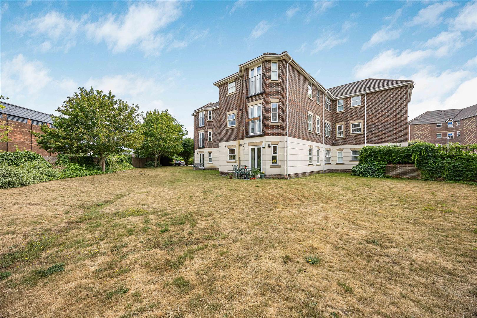Abbotsmead Place Caversham Flat for sale in Reading