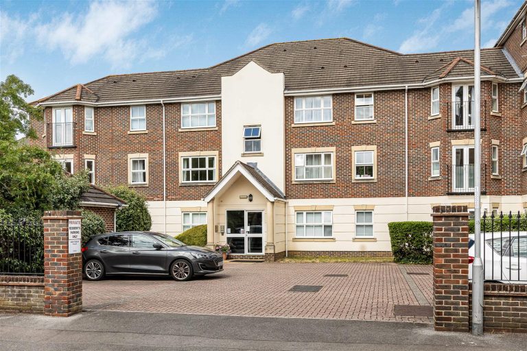 Abbotsmead Place, Caversham, Reading