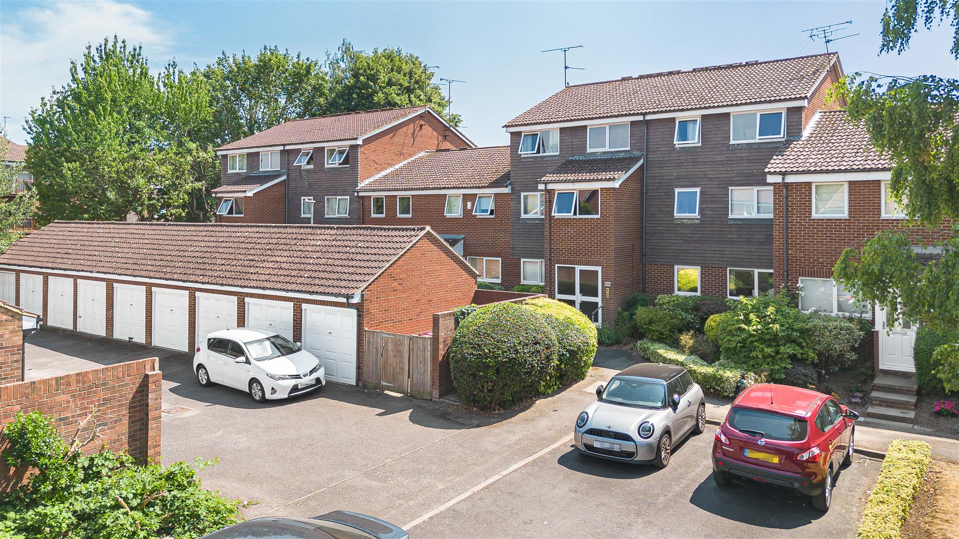 Crendon Court Caversham Apartment for sale in Reading
