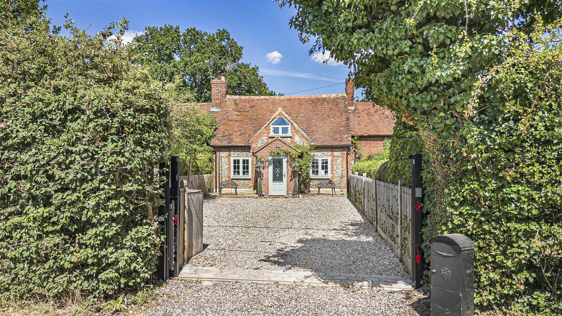 Chalkhouse Green Caversham Cottage for sale in Reading