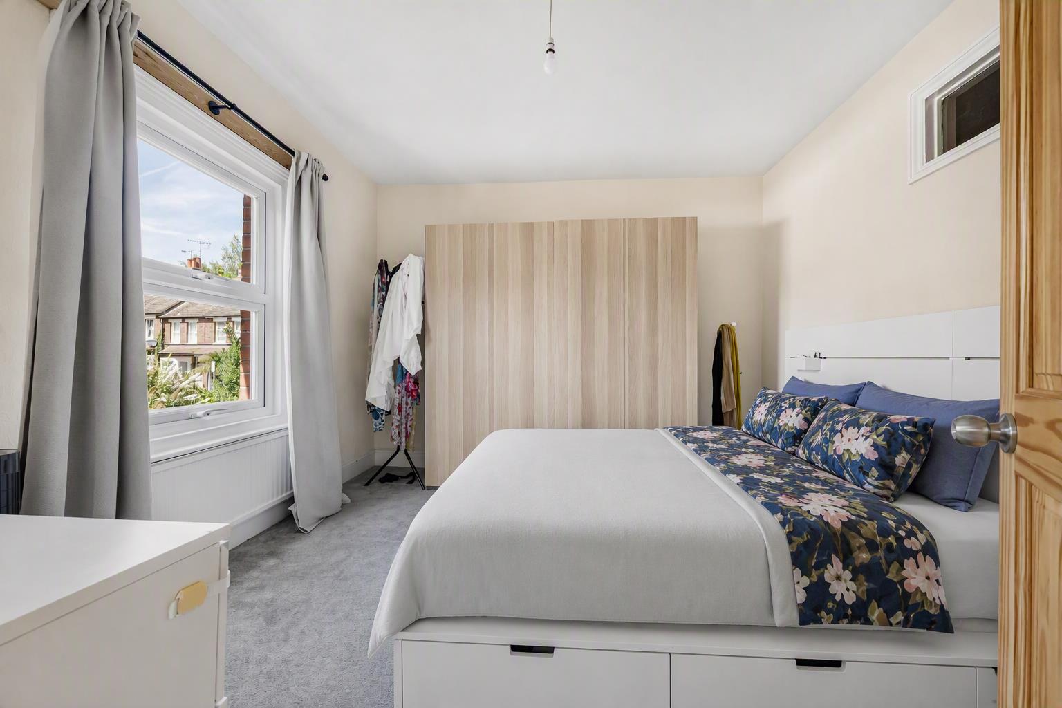 South View Avenue Caversham Semi-Detached House for sale in Reading