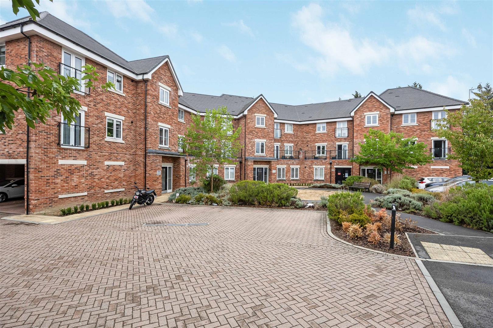 Wildflower Drive Calcot Flat for sale in Reading