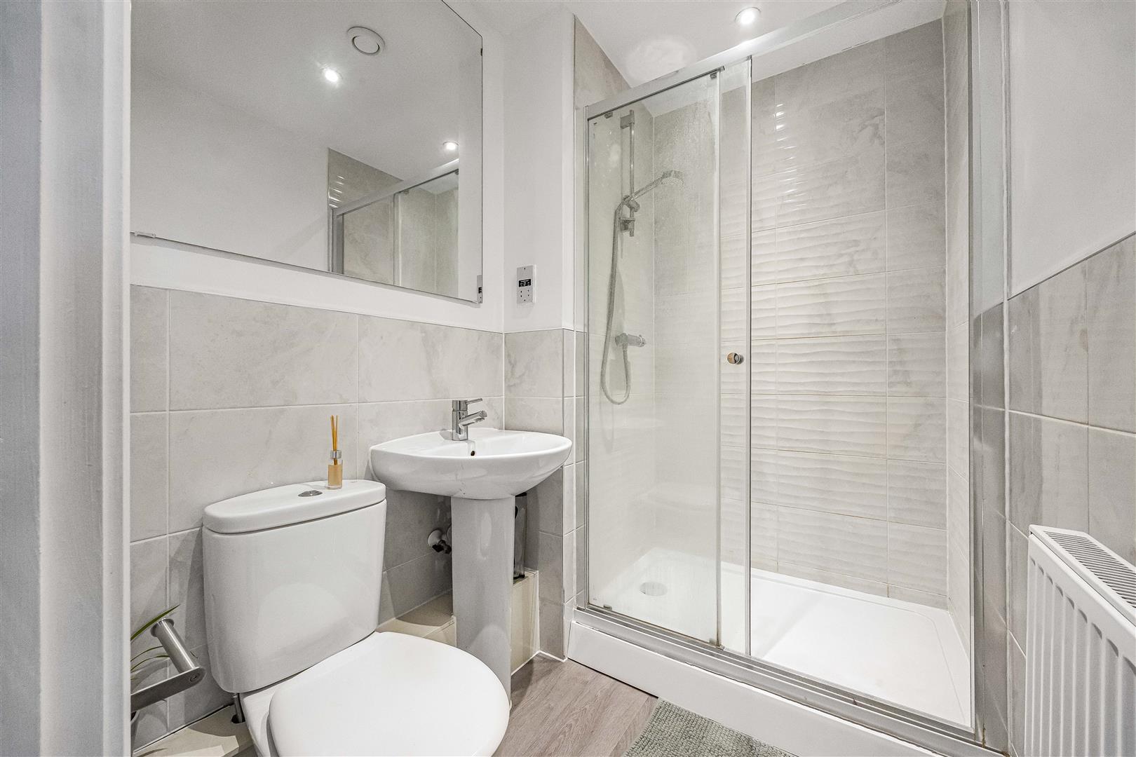 Wildflower Drive Calcot Flat for sale in Reading